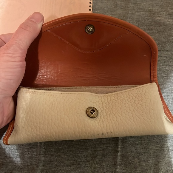 Vintage Dooney & Bourke Eyeglass Hard Case with Belt Loop in cream/tan - Picture 6 of 7